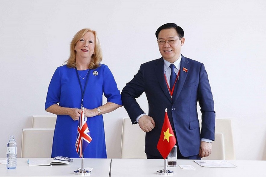 NA Chairman Vuong Dinh Hue says Vietnam supports the UK in strengthening ecnomic ties with ASEAN, during his meeting with Deputy Speaker of the House of Commons of the United Kingdom Eleanor Laing in Vienna on September 7. 