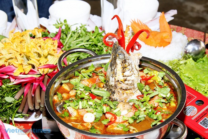 U Minh fish sauce hot pot is recognized by the Vietnam Record Association as one of the 100 specialty dishes of Vietnam. 