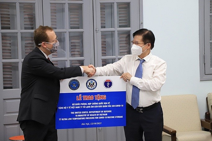 Interim Chargé d'Affaires of the US Embassy, Christopher Klein and Deputy Minister of Health Truong Quoc Cuong - Photo: Ministry of Foreign Affairs 