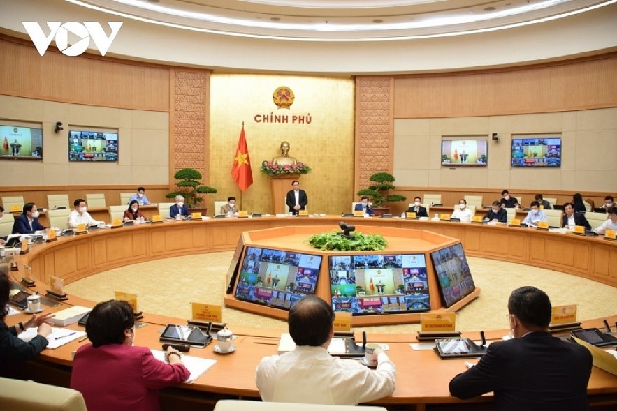 PM Pham Minh Chinh chairs a virtual meeting with the Steering Committees for COVID-19 Prevention and Control of 63 provinces and cities nationwide.