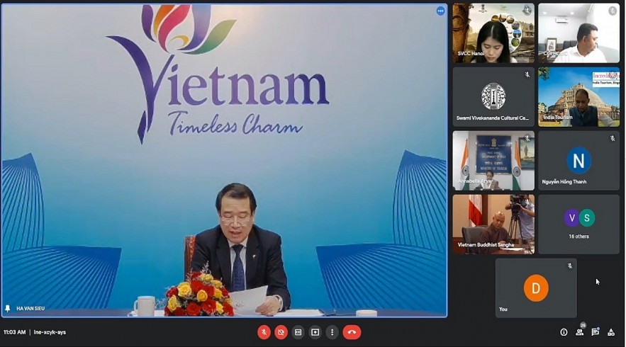 Mr. Ha Van Sieu, Deputy General Director of Vietnam National Administration of Tourism spoke at the event.