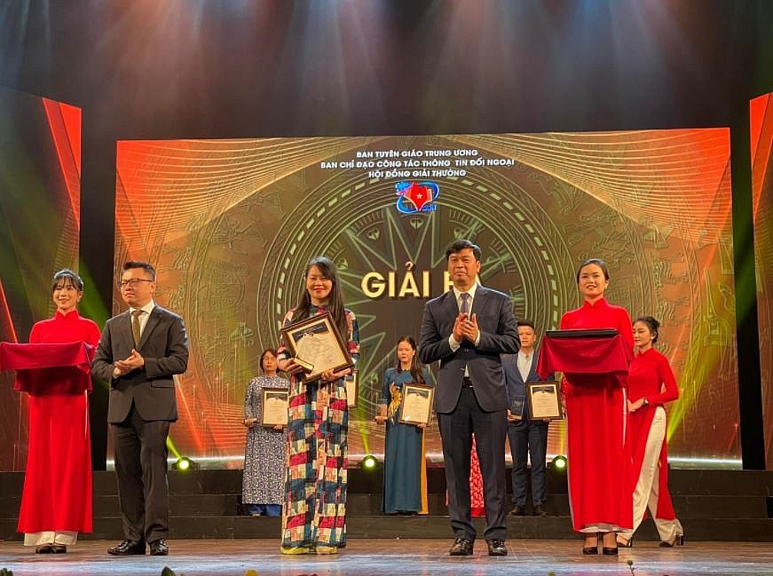 Vietnam Times Wins Two Prizes at 7th National External Information Service Awards