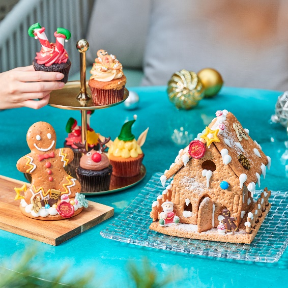 Mrs Claus' cupcakes & festive DIY Kits at CATCHIC