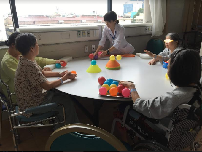 NISHIYAMA Noriko volunteer working in Hanoi (profession of therapy) 0114 jica6