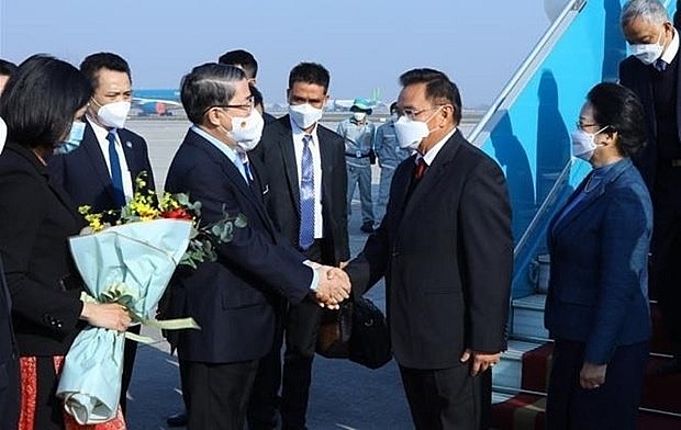 Chairman of the Lao National Assembly led by Saysomphone Phomvihane and a high ranking delegation of the Lao NA arrived in Hanoi on December 6 morning, starting a three-day official visit to Vietnam. (Photo: VNA)