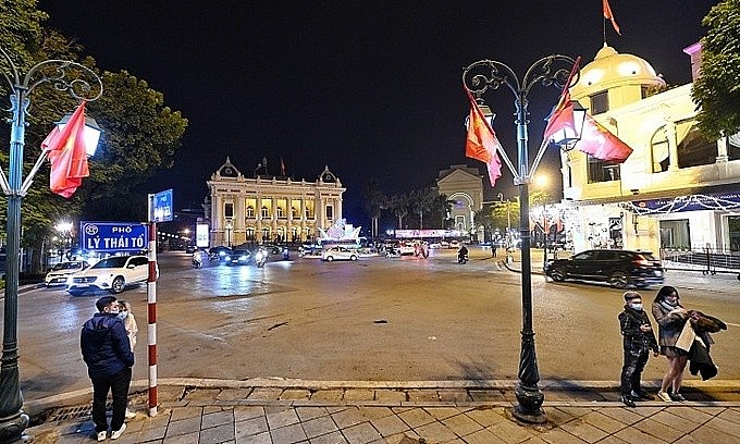 Streets near Hanoi Opera House are almost vacant on New Year's Eve, December 31, 2021. Photo: VnExpress
