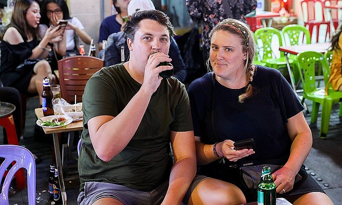 Foreign tourists drink beer on Bui Vien Street in HCMC on December 22, 2019. Photo: VnExpress