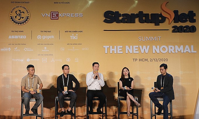 Entrepreneurs speak at a startup event in December 2020. Photo: VnExpress