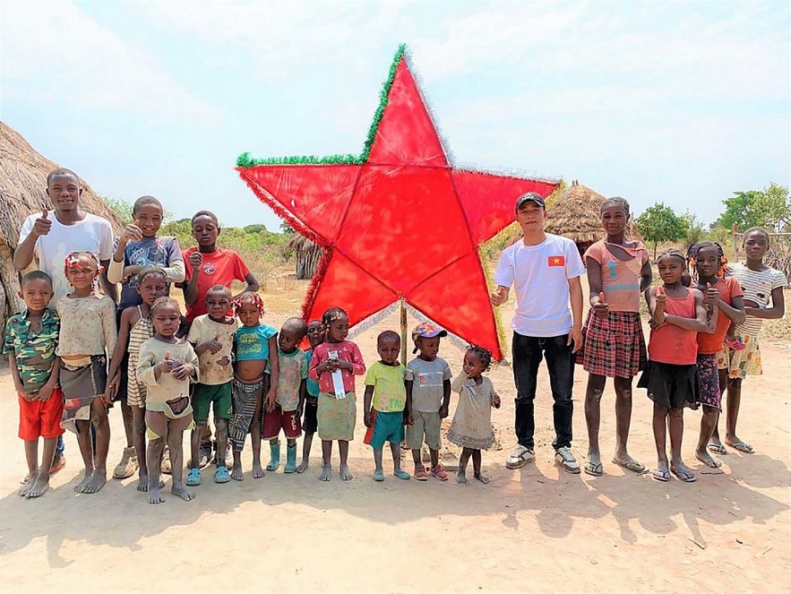 Overseas Vietnamese Join Projects in Angola