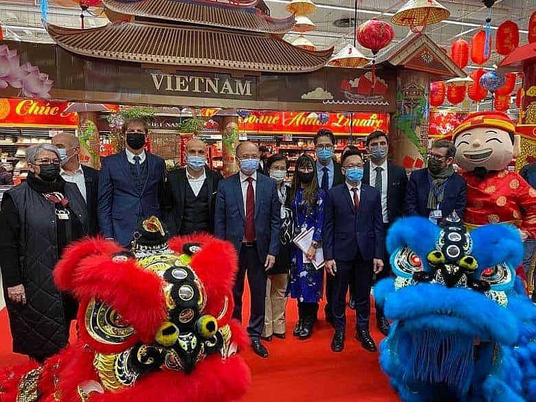 First Vietnamese Lunar New Year Week Held at French Supermarket
