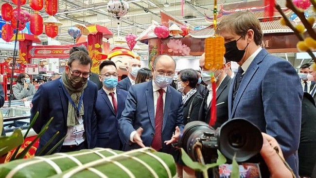 First Vietnamese Lunar New Year Week Held at French Supermarket