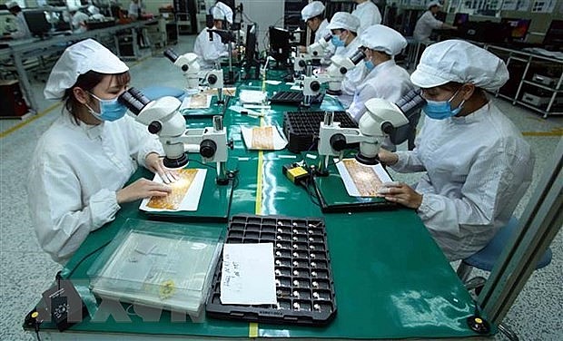 Producing electronic components at 4P Co., Ltd in Hung Yen province. Photo: VNA