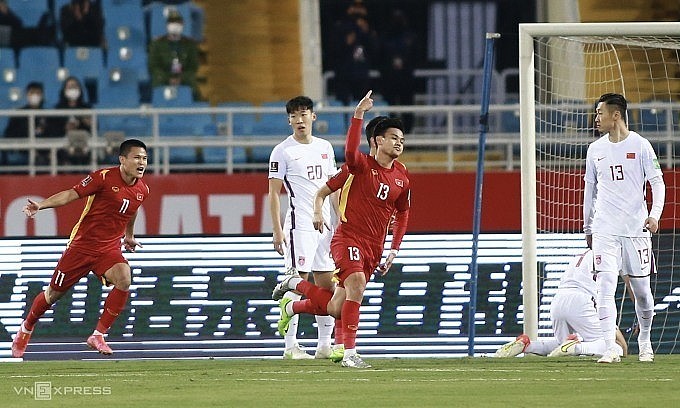 Ho Tan Tai (number 13), celebrates after scoring for Vietnam in the World Cup qualifiers game against China on February 1, 2022. Photo: VnExpress