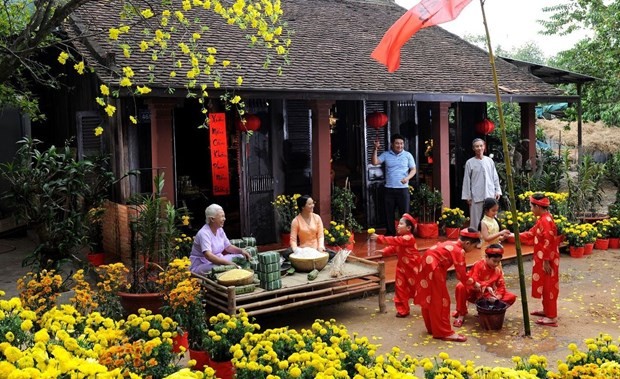Vietnam News Today (Feb. 6): Vietnamese Family Tradition in Lunar New Year Festival