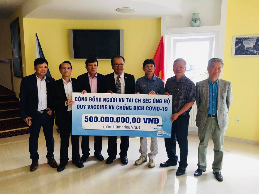 Overseas Vietnamese Contribute to Covid Fight in Czech Republic