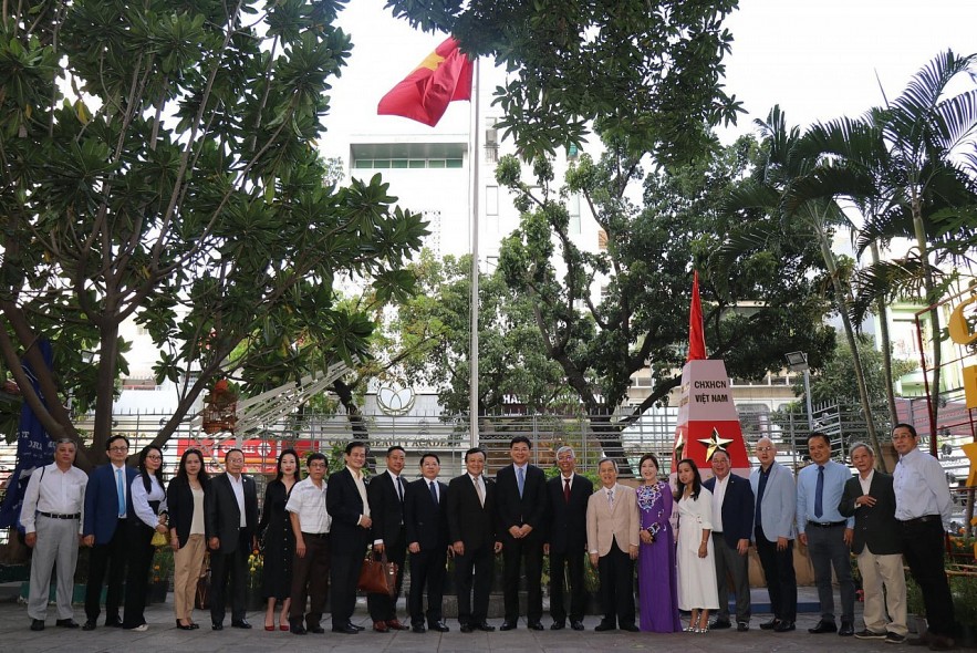 Overseas Vietnamese Suggest Initiative for HCMC to Recover