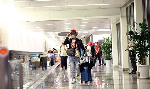 Passengers at Noi Bai international airport. Photo: VNA