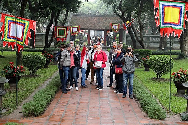 Foreign tourists visit the Temple of Literature in Hanoi. Photo: Thanh Tung