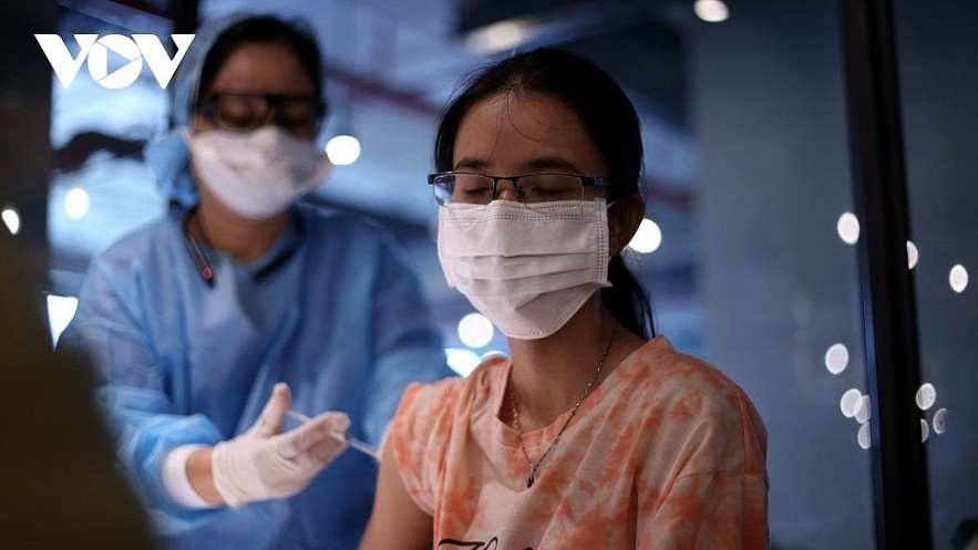 Over 196 million doses of COVID-19 vaccines have been administered in Vietnam. Photo: VOV
