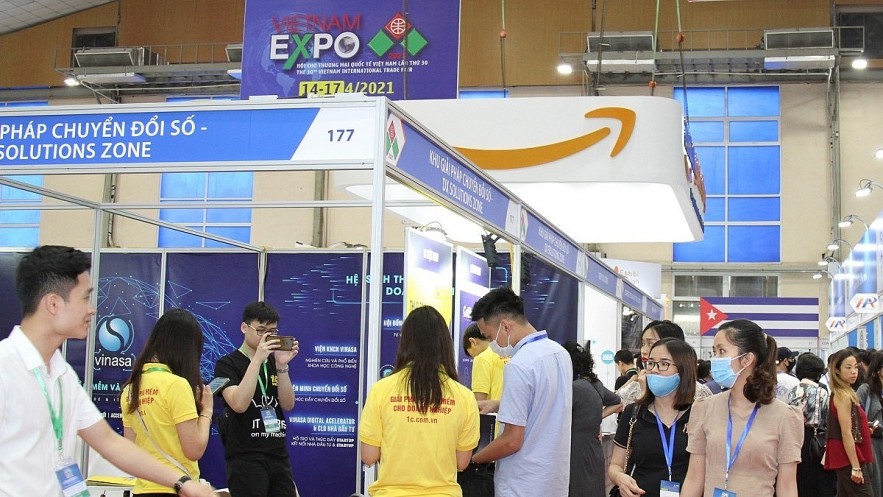 Vietnam Expo 2021 attracts 10,250 local and foreign visitors. Photo: VOV