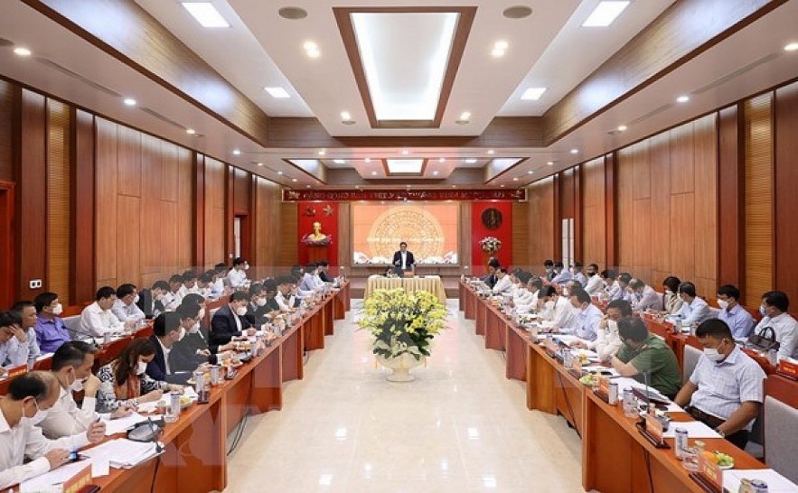 Prime Minister Pham Minh Chinh addresses the working session with the leadership of Khanh Hoa province. Photo: VNA