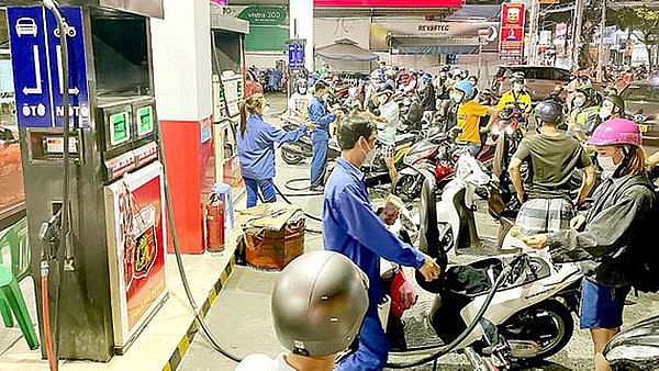 Vietnam triples petroleum imports. Photo: VNN