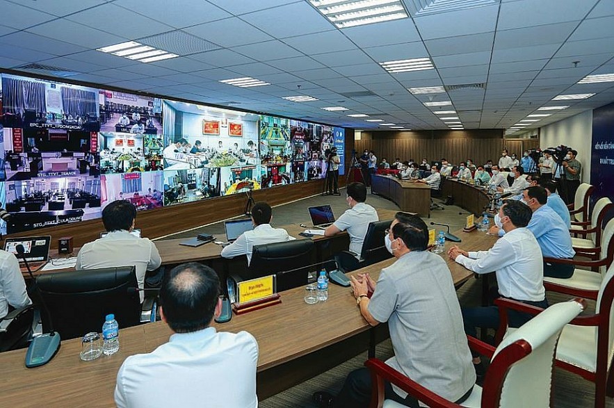 A meeting at the National Technology Center for Covid-19 Prevention and Control. Photo: VNN