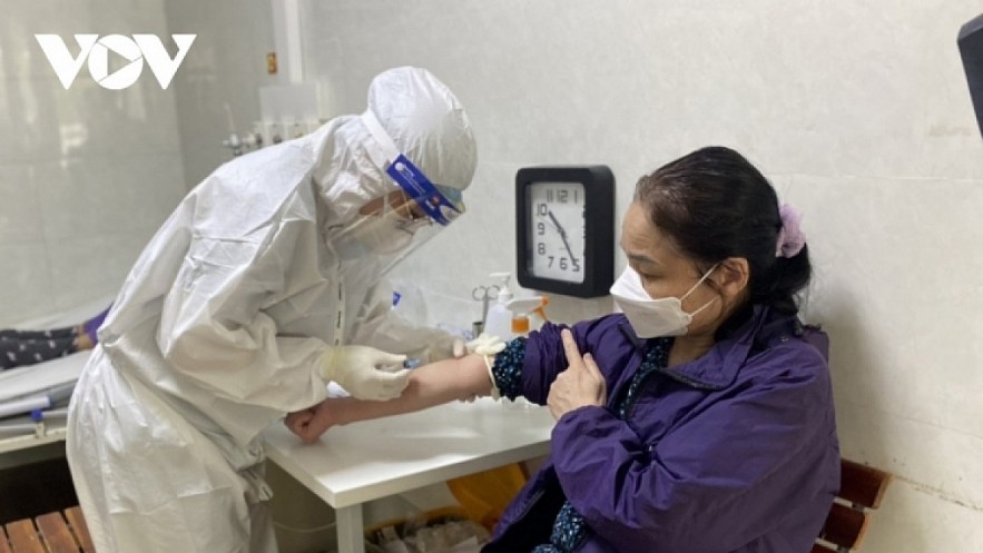 Vietnam is speeding up nationwide vaccination campaign to better protect its people from virus infection. Photo: VOV