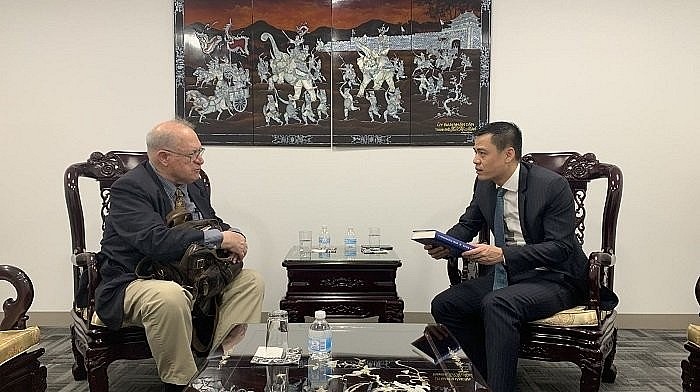 Ambassador Dang Hoang Giang, Head of Vietnam's Permanent Mission to the United Nations (UN) (R) meets with John McAuliff - a US close friend of Vietnam. Photo: VNA