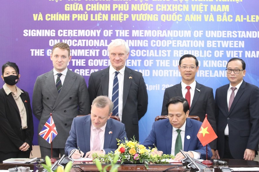 Vietnam Cooperates in Vocational Training with United Kingdom