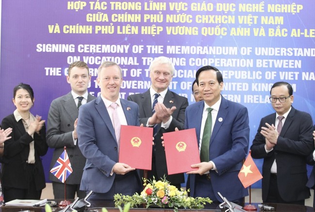 Vietnam Cooperates in Vocational Training with United Kingdom