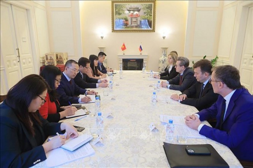 At the meeting between Vietnamese Ambassador to Russian Dang Minh Khoi and the Russian delegation led by  Deputy Minister of Agriculture Sergei Levin. Photo:VNA