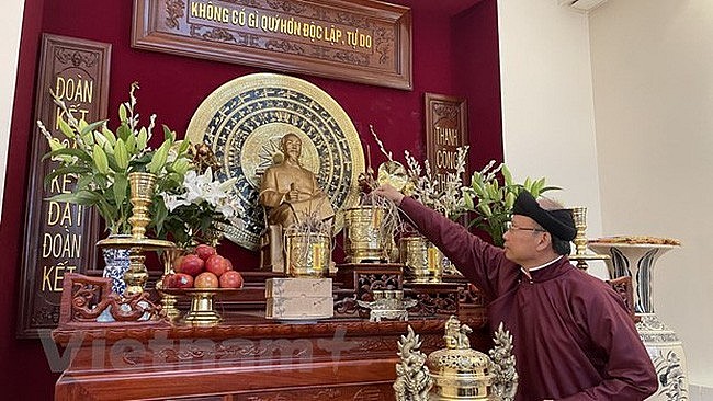 Overseas Vietnamese Pay Tribute to Hung Kings