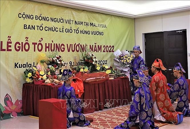 Overseas Vietnamese Pay Tribute to Hung Kings