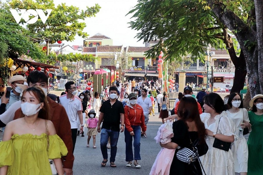 Tens of thousands of people have flocked to Hoi An - a UNESCO-regconised heritage site in central Vietnam during the national break on April 9-11. Photo: VOV
