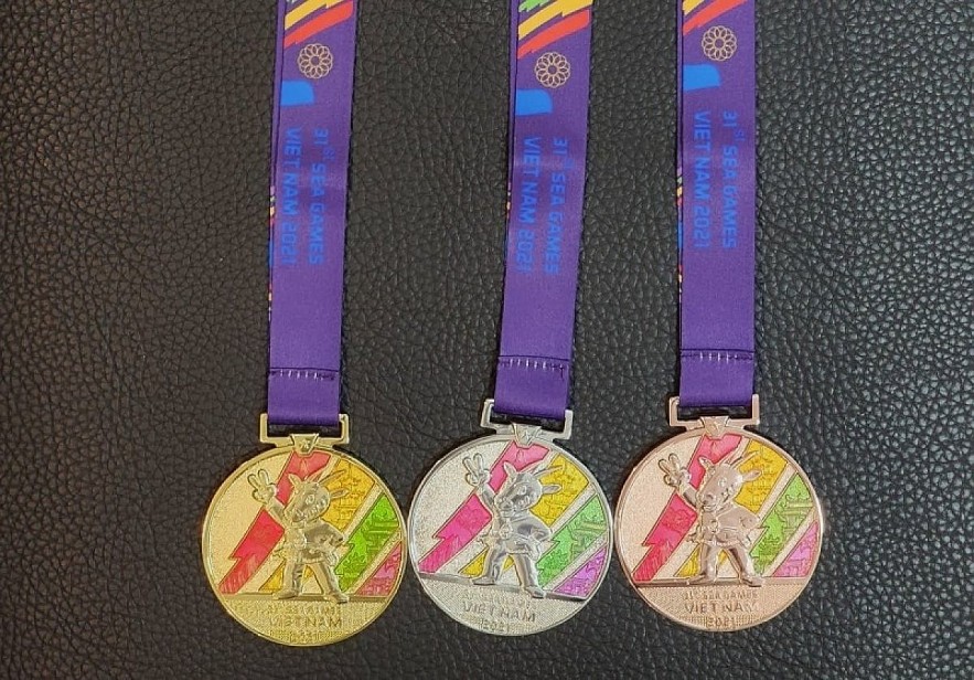 Three specimen medals for SEA Games 31. Photo: qdnd.vn