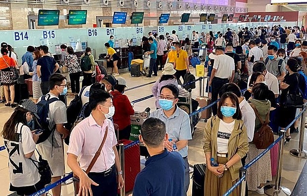 Passengers check in at Noi Bai international airport. Photo: VNA