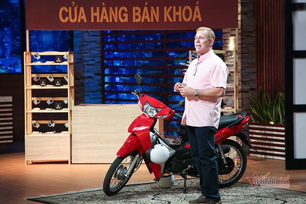 American expat creates “Made in Vietnam” motorcycle lock