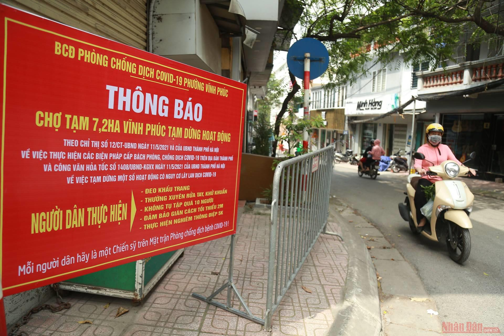 In photo: Shopping in Covid-19 - Put money in bucket, goods in pot