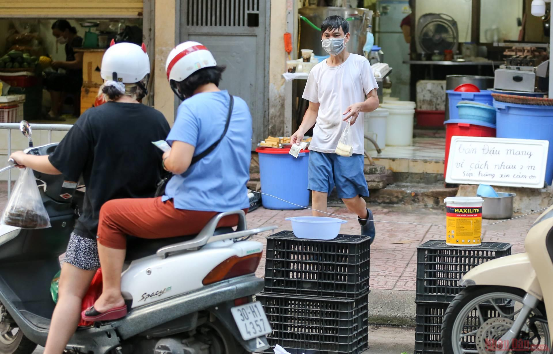 In photo: Shopping in Covid-19 - Put money in bucket, goods in pot