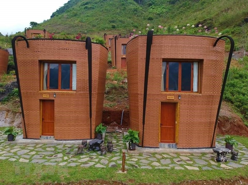 Resort’ sling-shaped houses of H'mong ethnic group set Vietnamese record, with video
