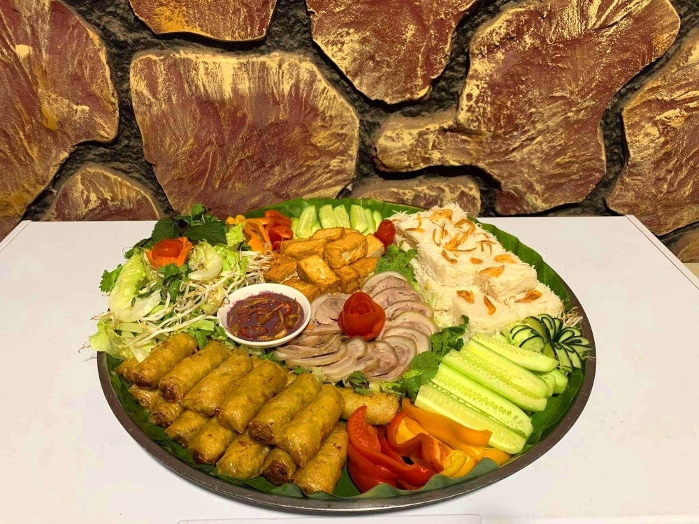 In photo: 10-year traditional meals of Vietnamese expat in Africa