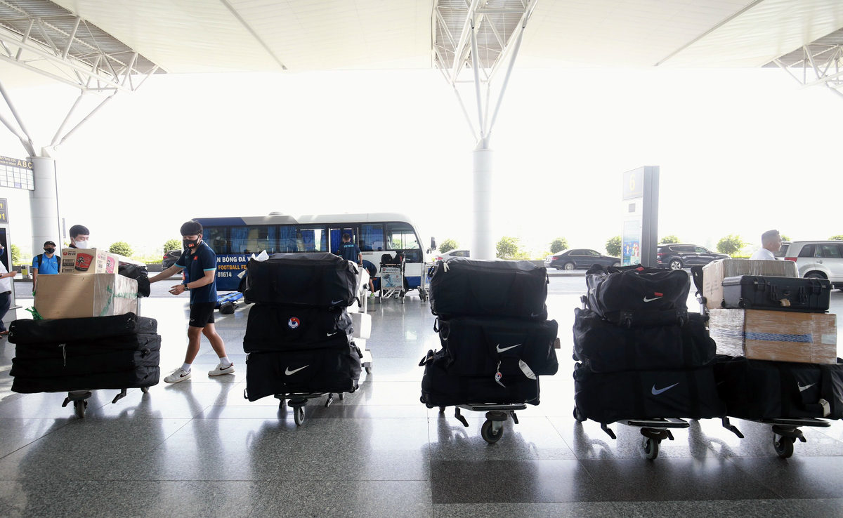 In photos: Vietnam arrives in UAE for World Cup qualifiers