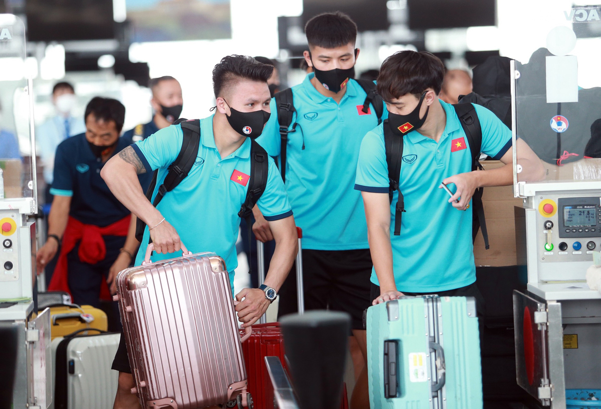 In photos: Vietnam arrives in UAE for World Cup qualifiers