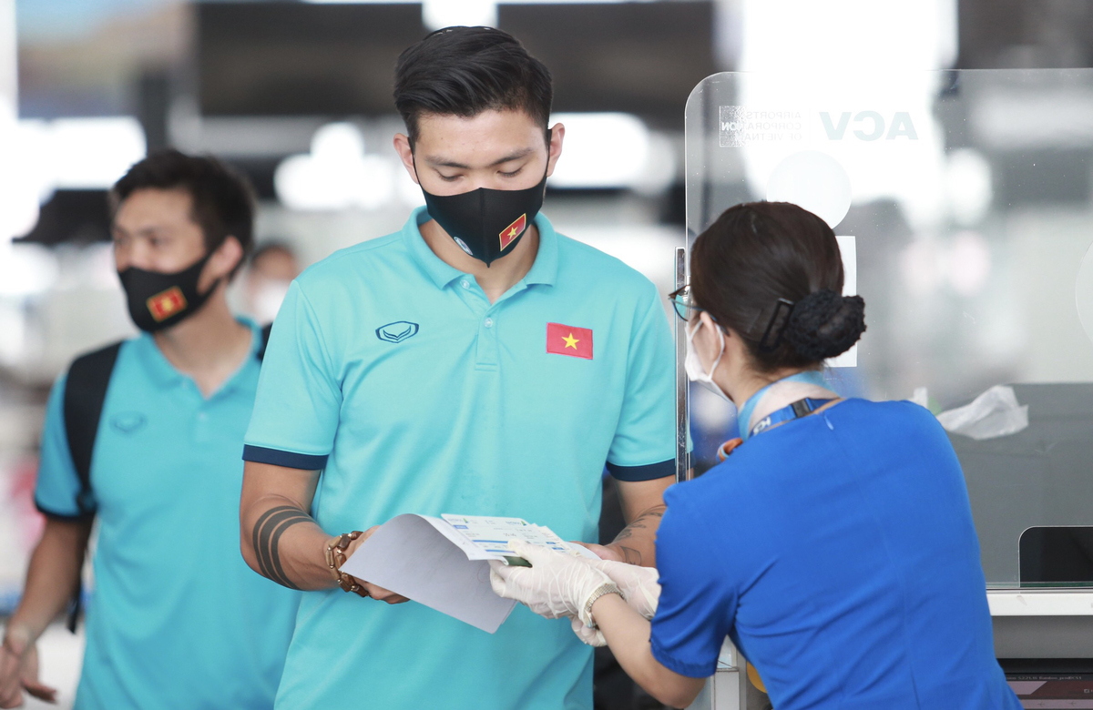 In photos: Vietnam arrives in UAE for World Cup qualifiers