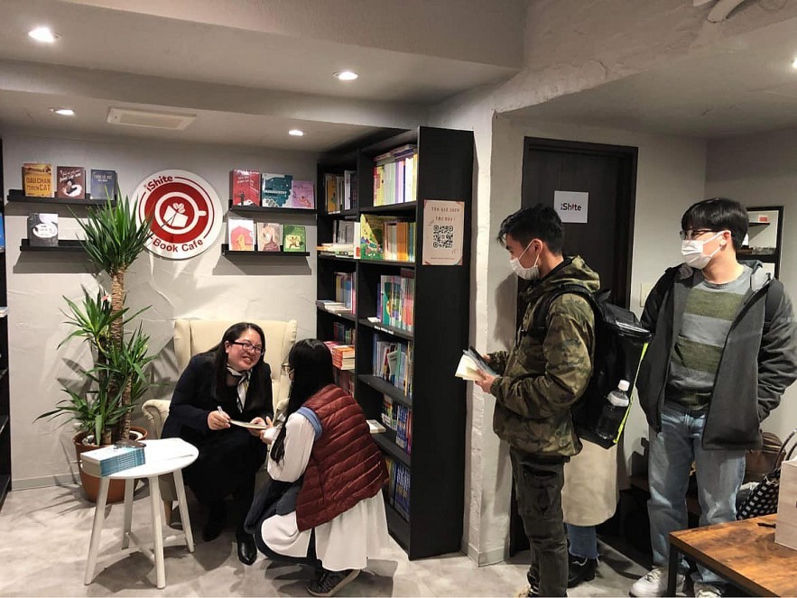 The Only Vietnamese Book Cafe in Japan