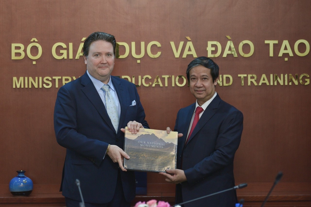 vietnam and us strengthen cooperation in education and training