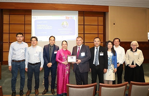 Vietnamese-British Professor Becomes Honorary Chairman of Vietnamese Intellectual Association