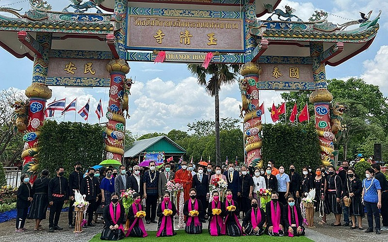 Pagodas in Thailand Get Vietnamese Nameplates