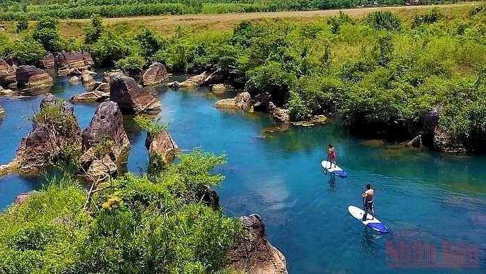 Kayaking on Chay river in Quang Binh. Photo: NDO